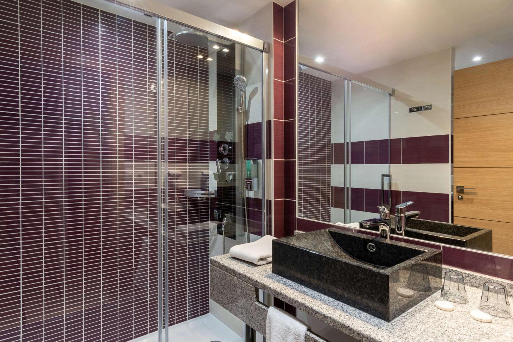 Best Western Hotel & Spa Pau Lescar Aeroport 外观 照片